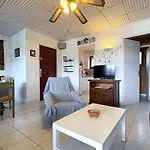 Grand La Vague شقة